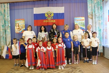 Партийцы приняли участие в празднике дошколят ко Дню народного единства