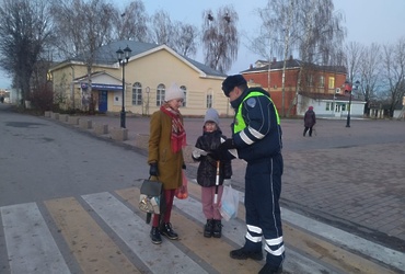 Сотрудники Госавтоинспекции призвали пеших участников дорожного  движения стать заметными