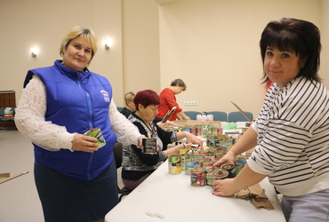 Окопные свечи для бойцов СВО изготовили активисты местного отделения Партии «Единой России» в Лотошино