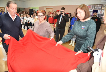 В Микулинской гимназии открыли парту и мемориальную доску выпускнику Алексею Фурсову, погибшему на СВО