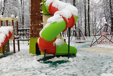 В Лотошинском парке по ул.Заводская начала функционировать современная детская игровая площадка