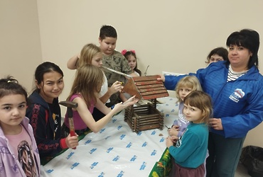 Лотошинские единороссы изготовили скворечники для птиц