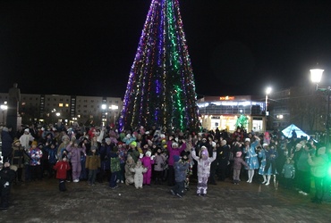 Огни на главной елке округа зажгли 1 декабря