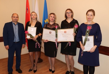 С профессиональным праздником поздравили сотрудниц юридического отдела администрации округа