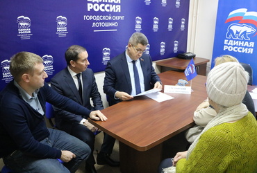 Депутат Мособлдумы и Совета депутатов округа провели прием населения