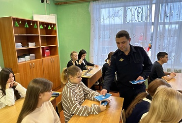 Сотрудники ОМВД России по г.о. Лотошино провели акцию профилактическую акцию «Осторожно — экстремизм!»