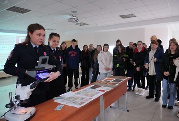 Сотрудники ОМВД России по г.о. Лотошино организовали для школьников экскурсию в Московский университет МВД России им. В.Я Кикотя