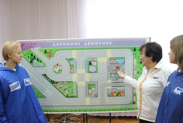 Партийцы проверили уголок безопасности в Микулинской гимназии