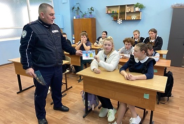 Госавтоинспекторы ОМВД России по г.о. Лотошино провели  профилактические беседы со школьниками