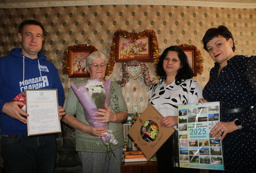 С юбилеем поздравили жительницу поселка Лотошино