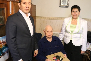 С юбилеем поздравили жителя поселка Кировский