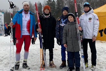 Команда лотошинских лыжников приняла участие в «Рождественских лыжных гонках»