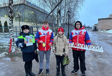 Сотрудники Госавтоинспекции г.о. Лотошино и волонтеры провели беседы  по безопасности дорожного движения с детьми