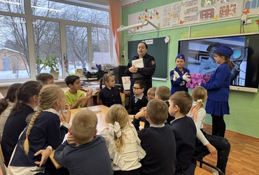 Сотрудники Госавтоинспекции проверили игру по Правилам дорожного  движения для школьников