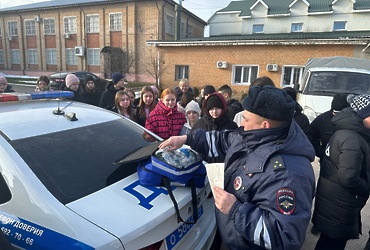 Сотрудники ОМВД России по г.о. Лотошино присоединились к акции  «Студенческий десант»