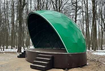 В рамках реализации проекта «Инициативное бюджетирование» в Лотошинском парке культуры и отдыха была приобретена и установлена купольная сцена