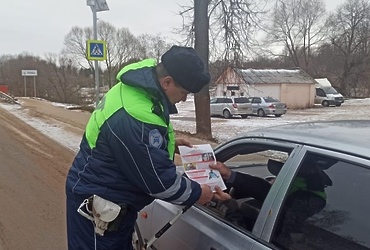 Сотрудники Госавтоинспекции г.о. Лотошино провели с водителями разъяснительную работу по профилактике мошенничеств