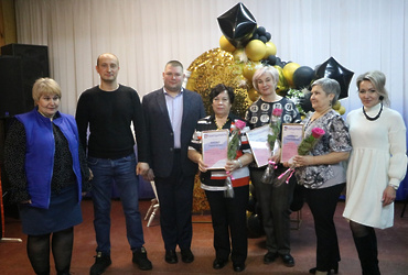 Партийцы наградили активистов за помощь бойцам СВО