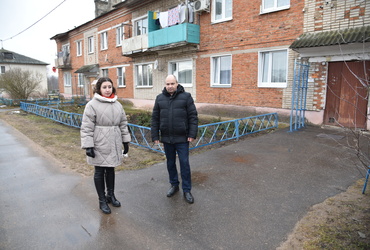 Александр Шагиев проверил качество уборки территорий в деревне Доры