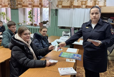 Сотрудники Госавтоинспекции провели разъяснительные беседы с курсантами автошколы