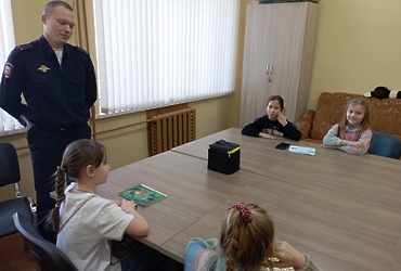 Сотрудники ОМВД России по г.о. Лотошино провели информационно-  разъяснительные беседы с подростками