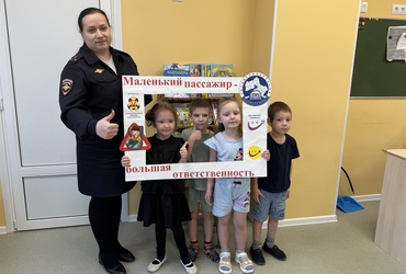 Сотрудники Госавтоинспекции провели обучающие  занятие с дошкольниками.