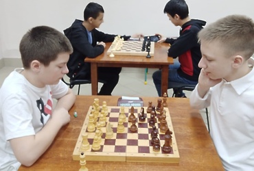 Лучшие шахматисты встретились на личных соревнованиях среди школьников