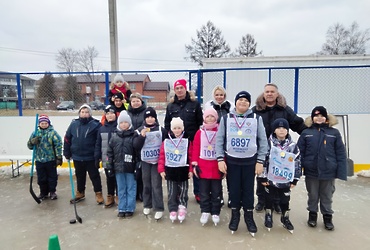 В селе Микулино состоялись соревнования на коньках среди детей