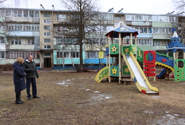 Вячеслав Попов провел обход дворовых территорий