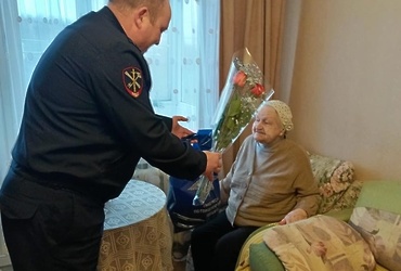Полицейские ОМВД России по г.о. Лотошино в рамках акции «8 марта – в каждый дом» поздравили семьи сотрудников, погибших при  исполнении служебных обязанностей