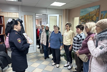 Сотрудники ОМВД России по г.о. Лотошино и общественница провели мероприятие по профилактике дистанционного мошенничества