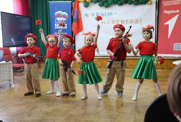 Концерт и флешмоб в честь воссоединения Крыма и России прошли в Микулинской гимназии