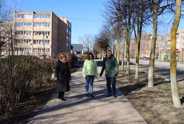 Вячеслав Попов провел пеший обход центральных улиц поселка Лотошино