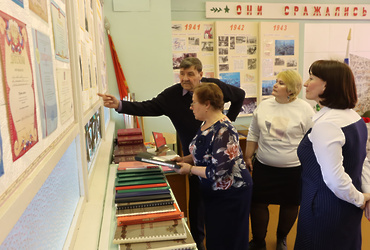 Лотошинские единороссы посетили школьный музей в Ошейкино