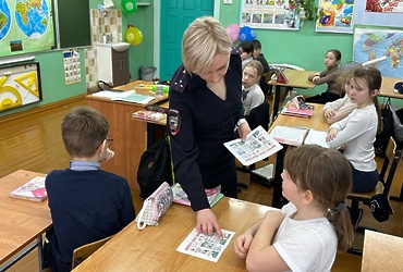 Сотрудники полиции ОМВД России по г.о. Лотошино провели акцию «Быть  здоровым – значит быть счастливым!»