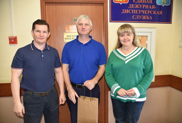 Глава округа поздравила оперативного дежурного ЕДДС с юбилеем