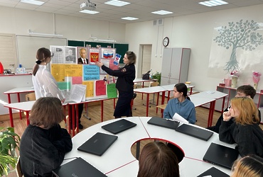 Сотрудники ОМВД России по г.о. Лотошино провели урок патриотического  воспитания для школьников