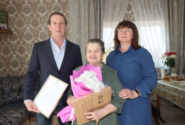 Жительницу деревни Сологино поздравили с юбилеем