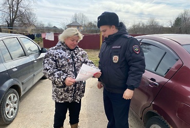 Участковые уполномоченные полиции ОМВД России по г.о. Лотошино  провели профилактические беседы с жителями