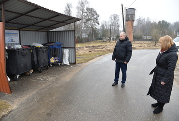 Александр Шагиев вместе с профильными специалистами администрации провёл комплексный обход поселка Большая Сестра