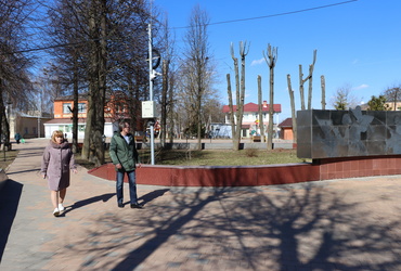 Вячеслав Попов провел пеший обход центральных улиц посёлка Лотошино