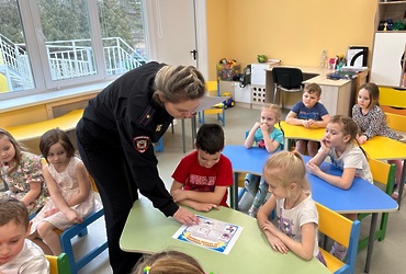 Сотрудники ОМВД России по г.о. Лотошино провели акцию «Встречаем  весну безопасно!» с дошкольниками