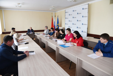 В администрации округа состоялось очередное заседание комиссии по делам несовершеннолетних