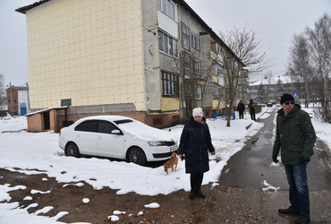 Вячеслав Попов проверил уборку снега в посёлке Новолотошино