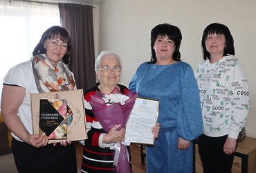 Жительницу деревни Доры поздравили с юбилеем