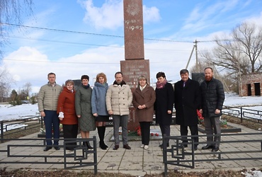 Депутат Госдумы Сергей Колунов и глава округа Екатерина Долгасова воздали память лотошинцам, павшим в годы Великой Отечественной войны