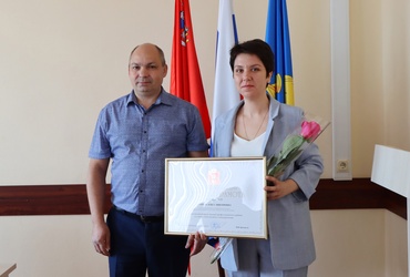 Сотрудников администрации поздравили с профессиональным праздником на традиционном оперативном совещании