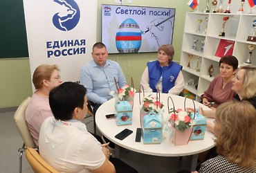 Матерей участников СВО поздравили с наступающим праздником