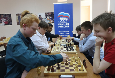 Шахматный турнир в честь годовщины Победы провели лотошинские единороссы