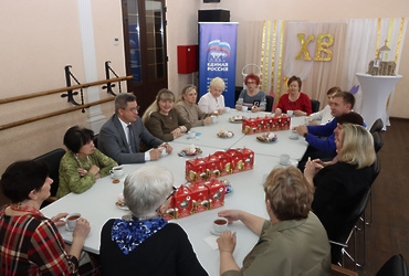 Партийцы встретились с членами общества инвалидов и общества ветеранов